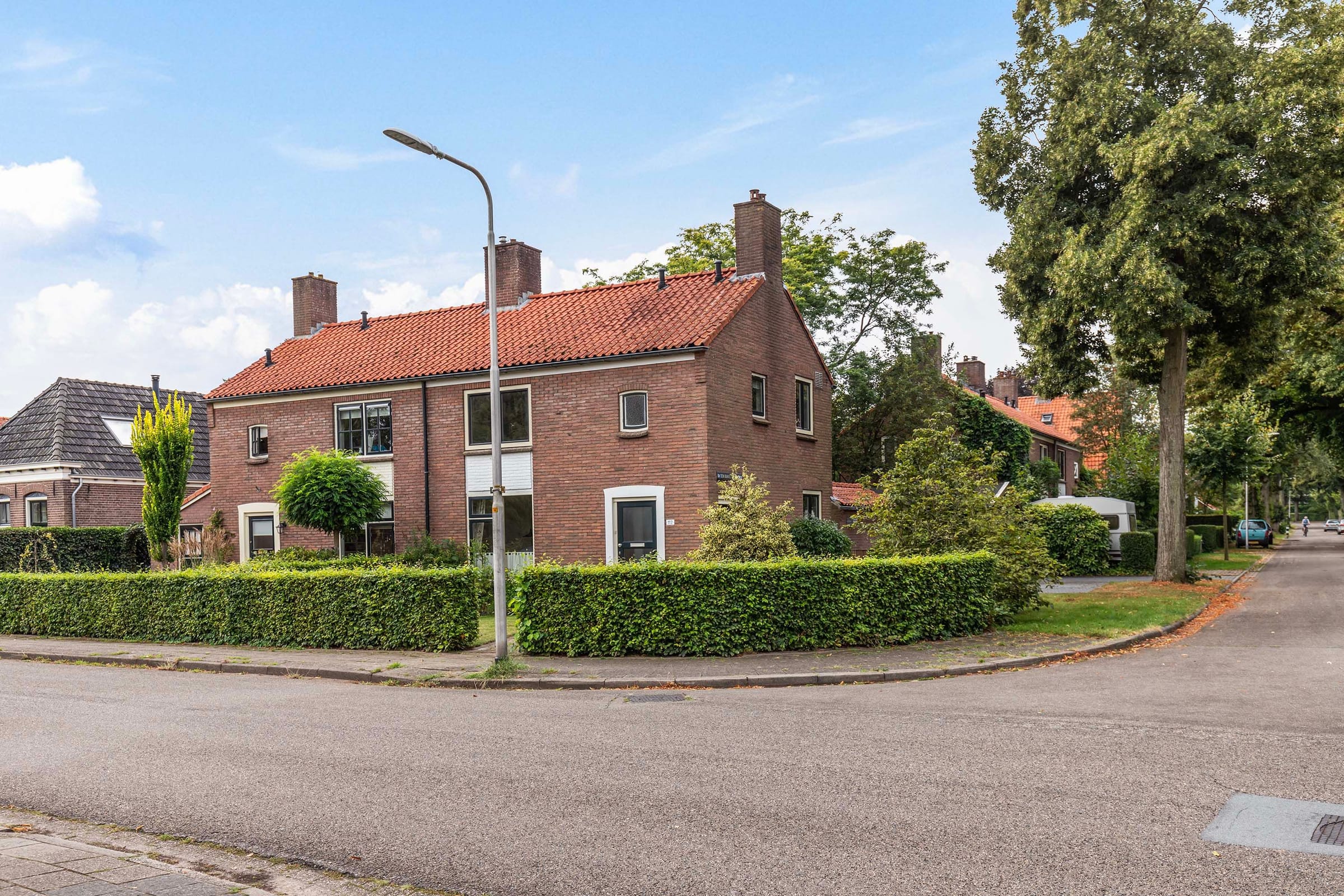 Twee-onder-één-kapwoning op riant perceel  afbeelding 1